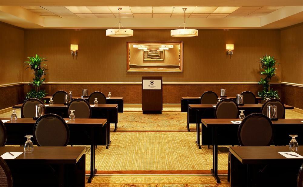 Sheraton Suites Old Town Alexandria Exterior photo