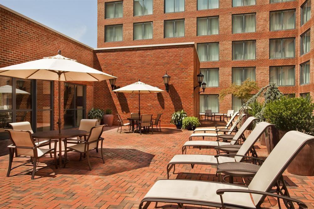 Sheraton Suites Old Town Alexandria Exterior photo