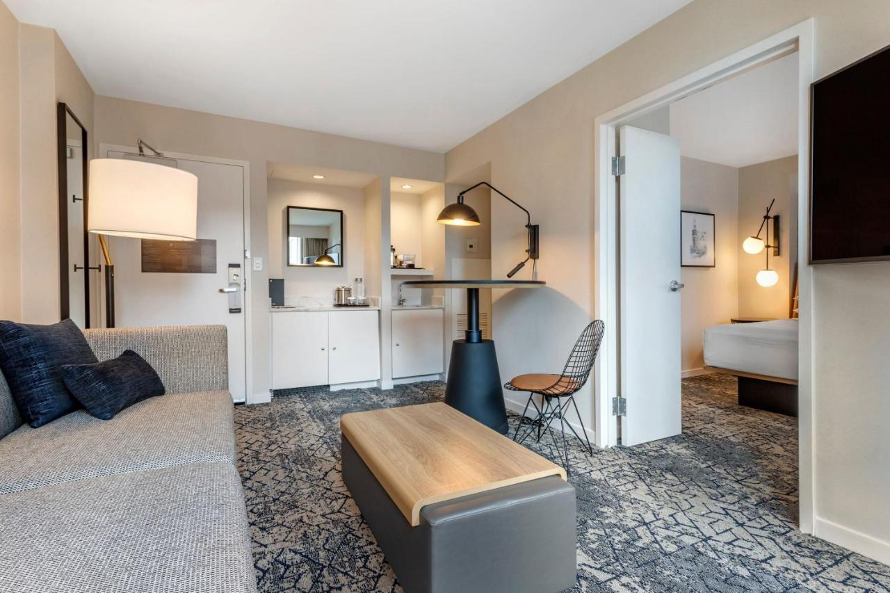 Sheraton Suites Old Town Alexandria Exterior photo