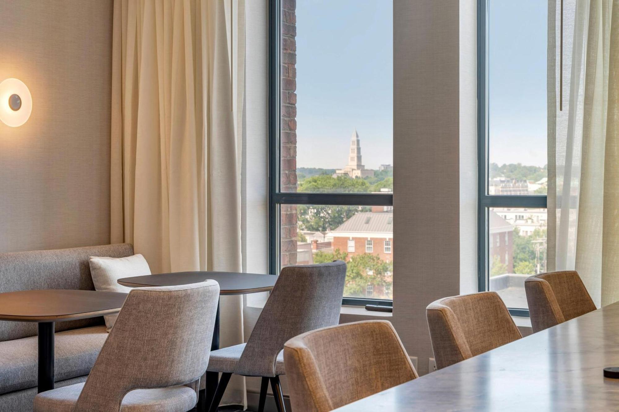 Sheraton Suites Old Town Alexandria Exterior photo